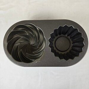 Nordic Ware Cast Aluminum Cute Cupcake Pan 6 Cups/1.4 Liters Baking Pan